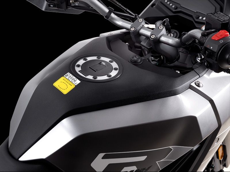 NH R 300 - Image 2